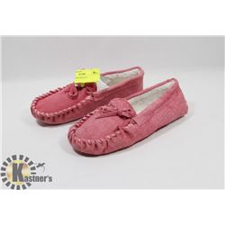 PINK SLIPPERS KIDS SZ 3