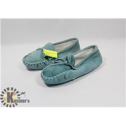 BLUE  SLIPPERS KIDS SZ 13