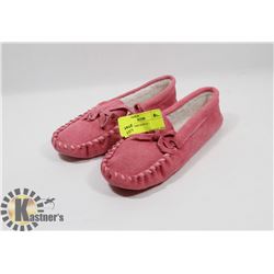 PINK SLIPPERS KIDS SZ 1