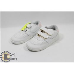 XCALIBER KIDS WHITE SHOES SZ 9