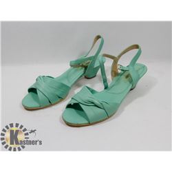 CLARKS MINT SZ 7.5