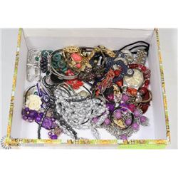 CIGAR BOX OF ASSORTED COSTUME JEWELLERY
