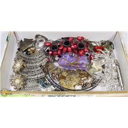 CIGAR BOX OF ASSORTED COSTUME JEWELLERY