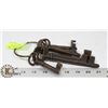 Image 1 : CAST IRON KEYS ON RING WALL  DÉCOR - 8"H. HOME