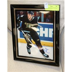 DERIAN HATCHER AUTOGRAPHED DALLAS STAR 8 X 10"