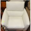 Image 1 : WHITE LEATHERETTE SOFA CHAIR.