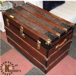 LARGE VINTAGE WOOD & BRASS STEAMER TRUNK -