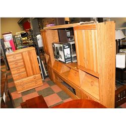 OAK FRONT QUEEN SIZE BEDROOM SUITE INCL CHEST OF