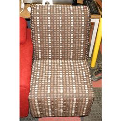 FABRIC ACCENT CHAIR. FURNITURE