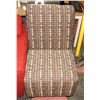 Image 1 : FABRIC ACCENT CHAIR. FURNITURE
