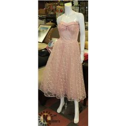 LADIES MANNEQUIN WITH ANTIQUE DRESS
