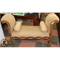 VICTORIAN STYLE CHAISE LOUNGE WITH CUSHIONS