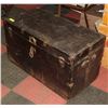 Image 2 : ANTIQUE STEAMER TRUNK
