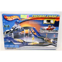 NEW HOTWHEELS FREEWAY CHASE SET.