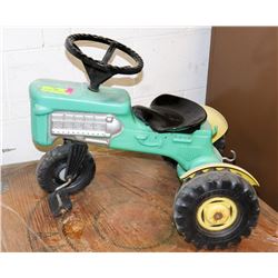 JOHN DEERE CHILDRENS RIDING TRACTOR