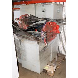 PALLET WITH WOOD BOXES AND 3 RIDGID PIPE STANDS