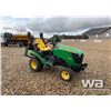 Image 2 : 2015 JOHN DEERE 1025R UTILITY TRACTOR