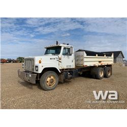 2000 IHC 2574 T/A GRAVEL TRUCK