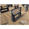 Image 4 : SKID STEER PALLET FORKS