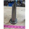 Image 3 : LOT OF 2 OIL CANS AND EXTRA SPOUTS