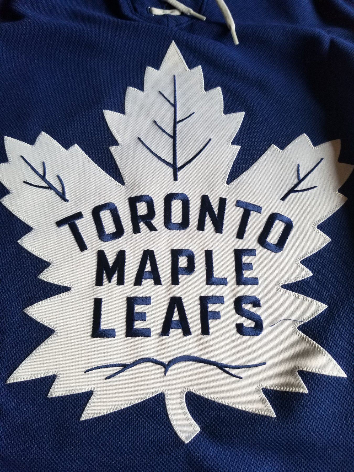 TORONTO MAPLE LEAFS JERSEY (SIGNED BY AUSTIN MATTHEWS) SIZE XL *BRAND NEW* TORONTO MAPLE LEAFS JERSEY (SIGNED BY AUSTIN MATTHEWS) SIZE XL *BRAND NEW*