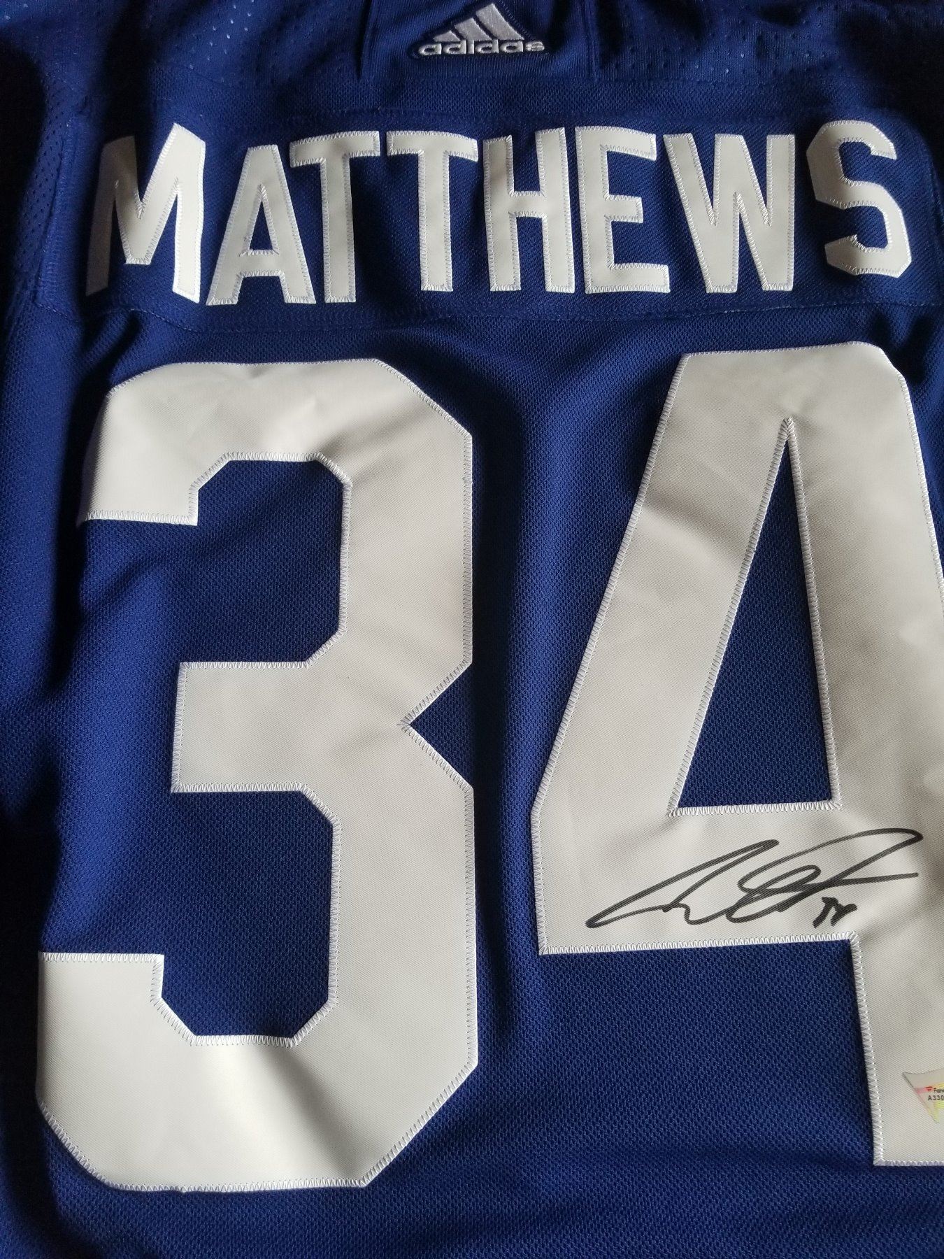 TORONTO MAPLE LEAFS JERSEY (SIGNED BY AUSTIN MATTHEWS) SIZE XL *BRAND NEW* TORONTO MAPLE LEAFS JERSEY (SIGNED BY AUSTIN MATTHEWS) SIZE XL *BRAND NEW*