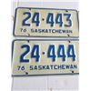 Image 2 : 2 PAIRS OF 1976 LICENSE PLATES WITH CONSECUTIVE NUMBERS