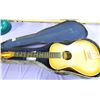 Image 5 : 6 STRING GUITAR WITH CASE (NO BRAND NAME) *CRACK ON BACK*