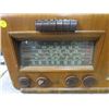 Image 2 : OLD BOX RADIO (RCA) *GLOBE TROTTER* ( 12.5" X 22" X 10")