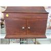 Image 2 : VICTROLA RECORD PLAYER (NICE SHAPE)