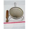Image 2 : FRUIT STRAINER WITH STAND AND PESTLE