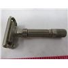 Image 4 : GILLETTE ADJUSTABLE RAZOR (IN ORIGINAL BOX)