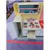 Image 2 : TIN TOY KITCHENETTE (1950S) *PRETTY MAIS* (WITH ALL ACCESSORIES)