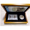 Image 2 : 2005 $5 WALRUS & CALF COIN & STAMP SET