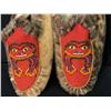 Image 2 : PAIR OF TLINGIT NATIVE BEADED SEAL SKIN MOCCASINS