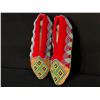 Image 2 : PAIR OF IQOQUIS PLAINS NATIVE BEADED MOCCASINS