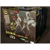 Image 2 : BATMAN 1/6 SCALE PAINTED STATUE IN ORIGINAL PACKAGING