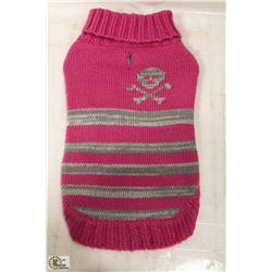 SKULLS & STRIPES PINK T-NECK SIZE MEDIUM SWEATER.