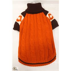 SKI LODGE SWEATER SIZE LARGE.