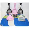 Image 1 : LOT OF 5 LITTER SCOOP, 3 TRACKLESS LITTER MAT &