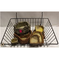 LOT OF ASSORTED TERRARIUM FOOD/WATER DISHES.