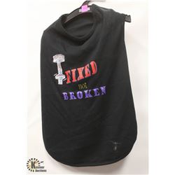 "FIXED NOT BROKEN" GRAPHIC PET T-SHIRT.