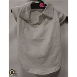 WHITE POLO PET SHIRT SIZE MEDIUM.