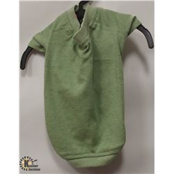 GREEN PET T-SHIRT SIZE SMALL.