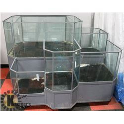 FIVE COMPARTMENT ANIMAL HABITAT