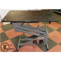 PET GROOMING TABLE