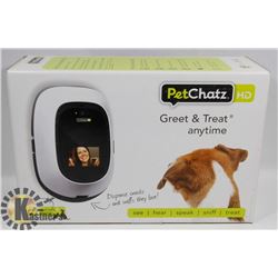 PET CHATZ HD GREET & TREAT SNACK DISPENSER