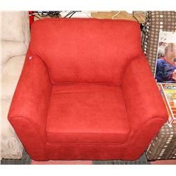 RED FABRIC ARM CHAIR. FURNITURE