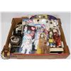 Image 1 : FLAT OF COLLECTIBLES INCLUDING BEANIE BABIES