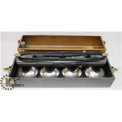 VINTAGE PHOTOGRAPHY LIGHT IN METAL CASE.